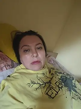 Snapshot of EmmaEmmy40 chatting on 05-26-26, 03:43 EmmaEmmy40 online show from 05-26-26, 03:43