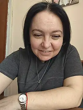Snapshot of EmmaEmmy40 chatting on 05-18-26, 08:19 EmmaEmmy40 online show from 05-18-26, 08:19