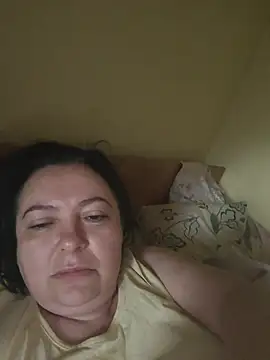 Snapshot of EmmaEmmy40 chatting on 05-19-26, 04:08 EmmaEmmy40 online show from 05-19-26, 04:08
