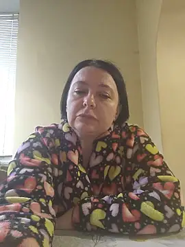 Snapshot of EmmaEmmy40 chatting on 06-17-26, 05:23 EmmaEmmy40 online show from 06-17-26, 05:23