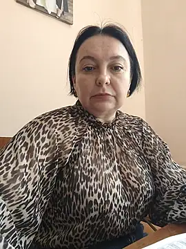 Snapshot of EmmaEmmy40 chatting on 06-03-26, 10:27 EmmaEmmy40 online show from 06-03-26, 10:27