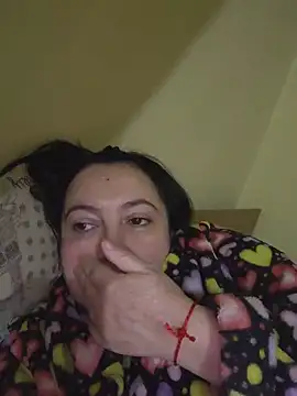 Snapshot of EmmaEmmy40 chatting on 05-29-26, 06:03 EmmaEmmy40 online show from 05-29-26, 06:03