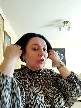 Snapshot of EmmaEmmy40 chatting on 05-28-26, 05:48 EmmaEmmy40 online show from 05-28-26, 05:48
