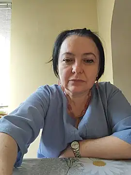Snapshot of EmmaEmmy40 chatting on 06-17-26, 05:18 EmmaEmmy40 online show from 06-17-26, 05:18