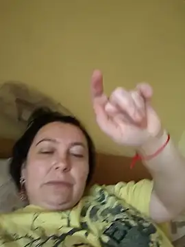 Snapshot of EmmaEmmy40 chatting on 05-24-26, 11:32 EmmaEmmy40 online show from 05-24-26, 11:32