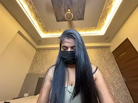 Snapshot of Miss_Heer chatting on 05-19-26, 07:10 Miss Heer online show from 05-19-26, 07:10