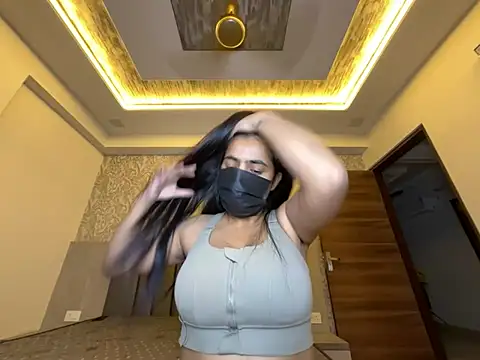 Snapshot of Miss_Heer chatting on 05-15-26, 06:28 Miss Heer online show from 05-15-26, 06:28