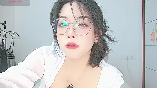 Snapshot of xiaoyu5 chatting on 05-27-26, 04:14 xiaoyu5 online show from 05-27-26, 04:14
