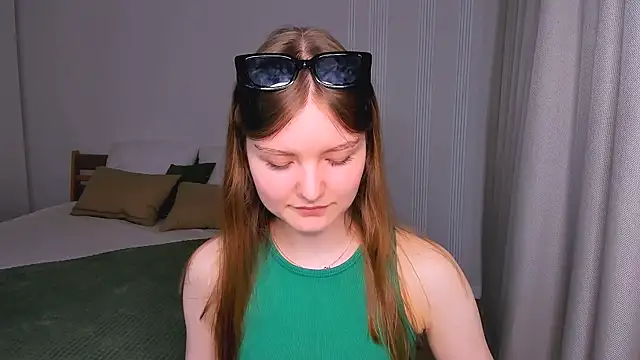 Snapshot of LookEva chatting on 05-17-26, 04:23 LookEva online show from 05-17-26, 04:23