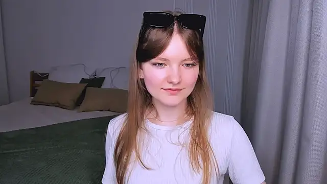 Snapshot of LookEva chatting on 05-16-26, 10:36 LookEva online show from 05-16-26, 10:36