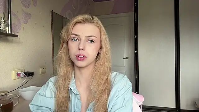 Snapshot of ScarlettRosy chatting on 05-31-26, 04:07 ScarlettRosy online show from 05-31-26, 04:07