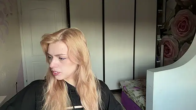 Snapshot of ScarlettRosy chatting on 05-16-26, 03:05 ScarlettRosy online show from 05-16-26, 03:05