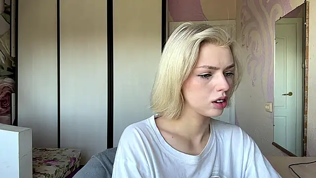 Snapshot of ScarlettRosy chatting on 06-09-26, 04:46 ScarlettRosy online show from 06-09-26, 04:46
