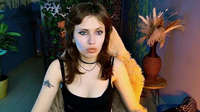 Snapshot of LolaDominara chatting on 05-26-26, 09:29 LolaDominara online show from 05-26-26, 09:29