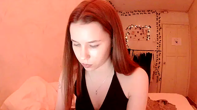 Snapshot of PollyStix chatting on 05-26-26, 01:31 PollyStix online show from 05-26-26, 01:31
