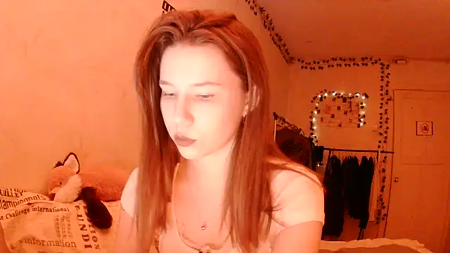 Snapshot of PollyStix chatting on 06-15-26, 06:29 PollyStix online show from 06-15-26, 06:29