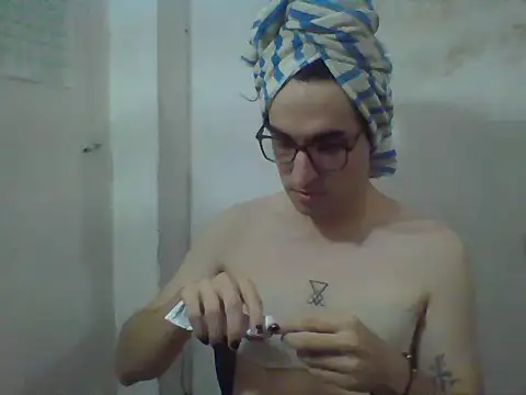 Snapshot of LaCuerva chatting on 05-20-26, 07:44 LaCuerva online show from 05-20-26, 07:44
