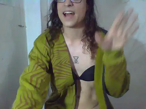 Snapshot of LaCuerva chatting on 05-10-26, 08:22 LaCuerva online show from 05-10-26, 08:22