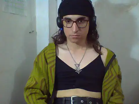 Snapshot of LaCuerva chatting on 05-15-26, 04:49 LaCuerva online show from 05-15-26, 04:49