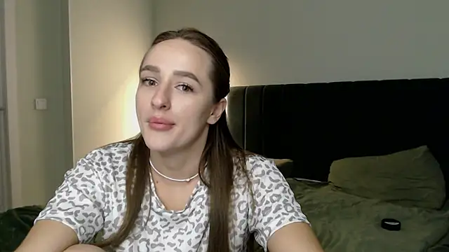 leonmessi3 online show from 05-06-26, 04:44