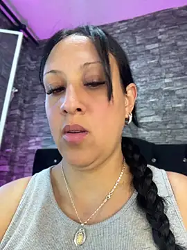 Snapshot of Cloe-Fire chatting on 05-09-26, 11:13 Cloe-Fire online show from 05-09-26, 11:13