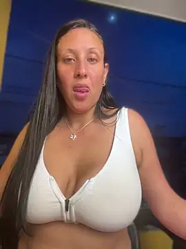 Snapshot of Cloe-Fire chatting on 05-27-26, 11:23 Cloe-Fire online show from 05-27-26, 11:23