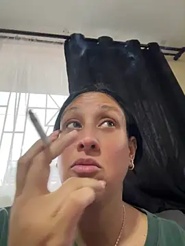 Snapshot of Cloe-Fire chatting on 05-19-26, 11:06 Cloe-Fire online show from 05-19-26, 11:06
