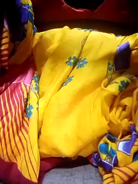 Snapshot of indian-couple9 chatting on 06-07-26, 06:24 indian-couple9 online show from 06-07-26, 06:24