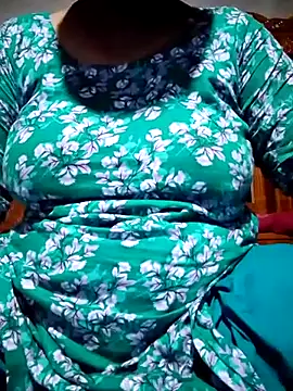Snapshot of indian-couple9 chatting on 05-31-26, 03:40 indian-couple9 online show from 05-31-26, 03:40