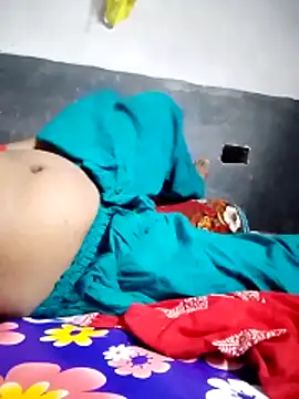 Snapshot of indian-couple9 chatting on 06-02-26, 06:30 indian-couple9 online show from 06-02-26, 06:30