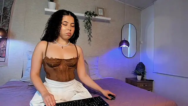Snapshot of Honey_Sofi chatting on 05-26-26, 12:47 Honey Sofi online show from 05-26-26, 12:47
