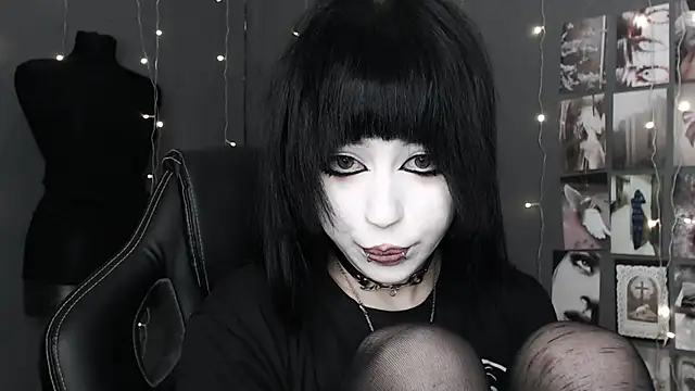 lucy8bit online show from 05-02-26, 10:15
