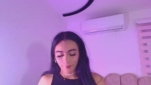 Snapshot of Malaia_thompson_ chatting on 05-21-26, 11:51 Malaia thompson online show from 05-21-26, 11:51