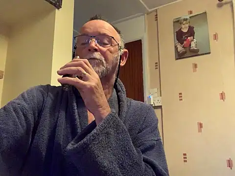 Moonraker64 online show from 08-08-26, 05:14