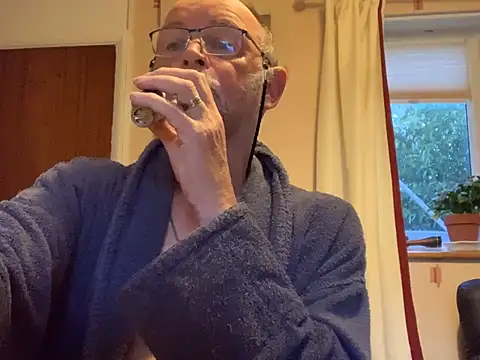 Moonraker64 online show from 08-10-26, 05:14