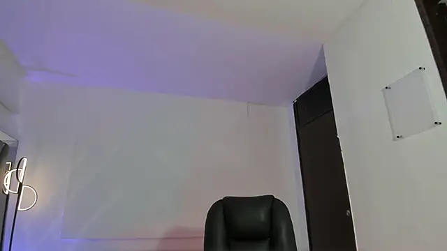 Snapshot of AmaraLewis chatting on 05-08-26, 06:23 AmaraLewis online show from 05-08-26, 06:23