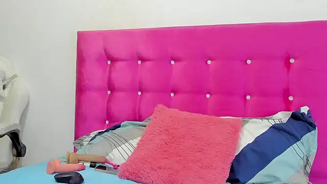 Snapshot of cyndycranforsquirT chatting on 07-30-26, 11:31 cyndycranforsquirT online show from 07-30-26, 11:31