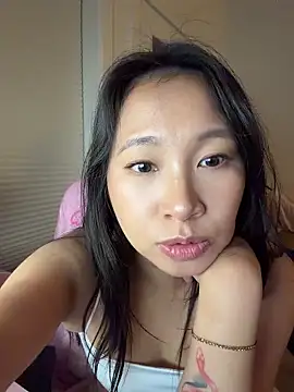 Snapshot of petiteTai chatting on 05-05-26, 04:04 petiteTai online show from 05-05-26, 04:04