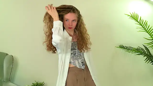 Snapshot of Mila_Stain chatting on 05-05-26, 05:32 Mila Stain online show from 05-05-26, 05:32