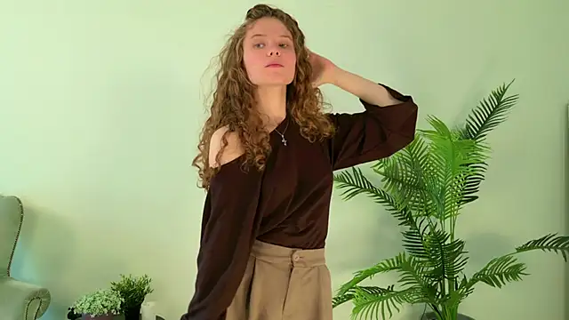 Snapshot of Mila_Stain chatting on 05-12-26, 05:26 Mila Stain online show from 05-12-26, 05:26