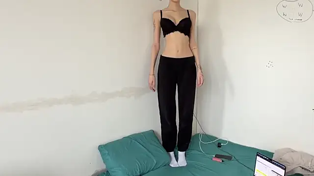 Somelia Mak online show from 05-03-26, 01:25