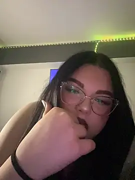 Snapshot of ElyBabyX chatting on 05-27-26, 01:57 ElyBabyX online show from 05-27-26, 01:57