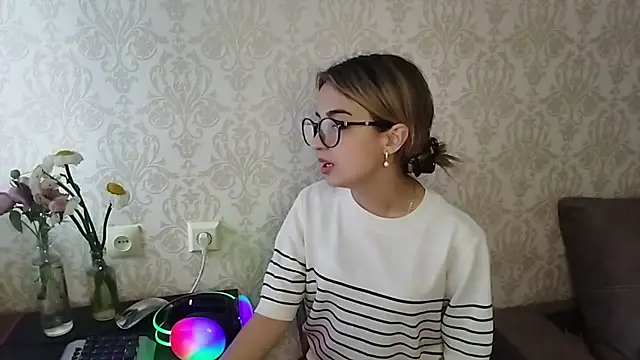 Snapshot of By_Mira chatting on 05-29-26, 03:51 By Mira online show from 05-29-26, 03:51