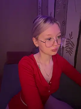 Snapshot of Velvet_Doll_ chatting on 05-11-26, 04:03 Velvet Doll online show from 05-11-26, 04:03