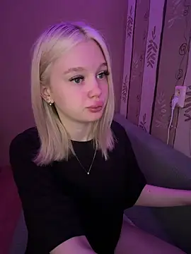 Snapshot of Velvet_Doll_ chatting on 06-04-26, 04:17 Velvet Doll online show from 06-04-26, 04:17