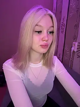 Snapshot of Velvet_Doll_ chatting on 06-03-26, 04:24 Velvet Doll online show from 06-03-26, 04:24