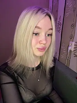 Snapshot of Velvet_Doll_ chatting on 05-26-26, 04:21 Velvet Doll online show from 05-26-26, 04:21
