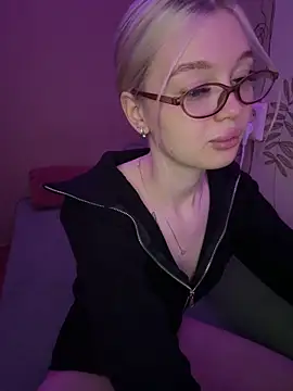 Snapshot of Velvet_Doll_ chatting on 05-29-26, 05:02 Velvet Doll online show from 05-29-26, 05:02