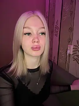 Snapshot of Velvet_Doll_ chatting on 05-31-26, 04:07 Velvet Doll online show from 05-31-26, 04:07