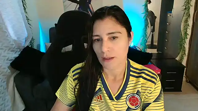 Snapshot of LUCYMILF_SEXY chatting on 06-17-26, 03:33 LUCYMILF SEXY online show from 06-17-26, 03:33